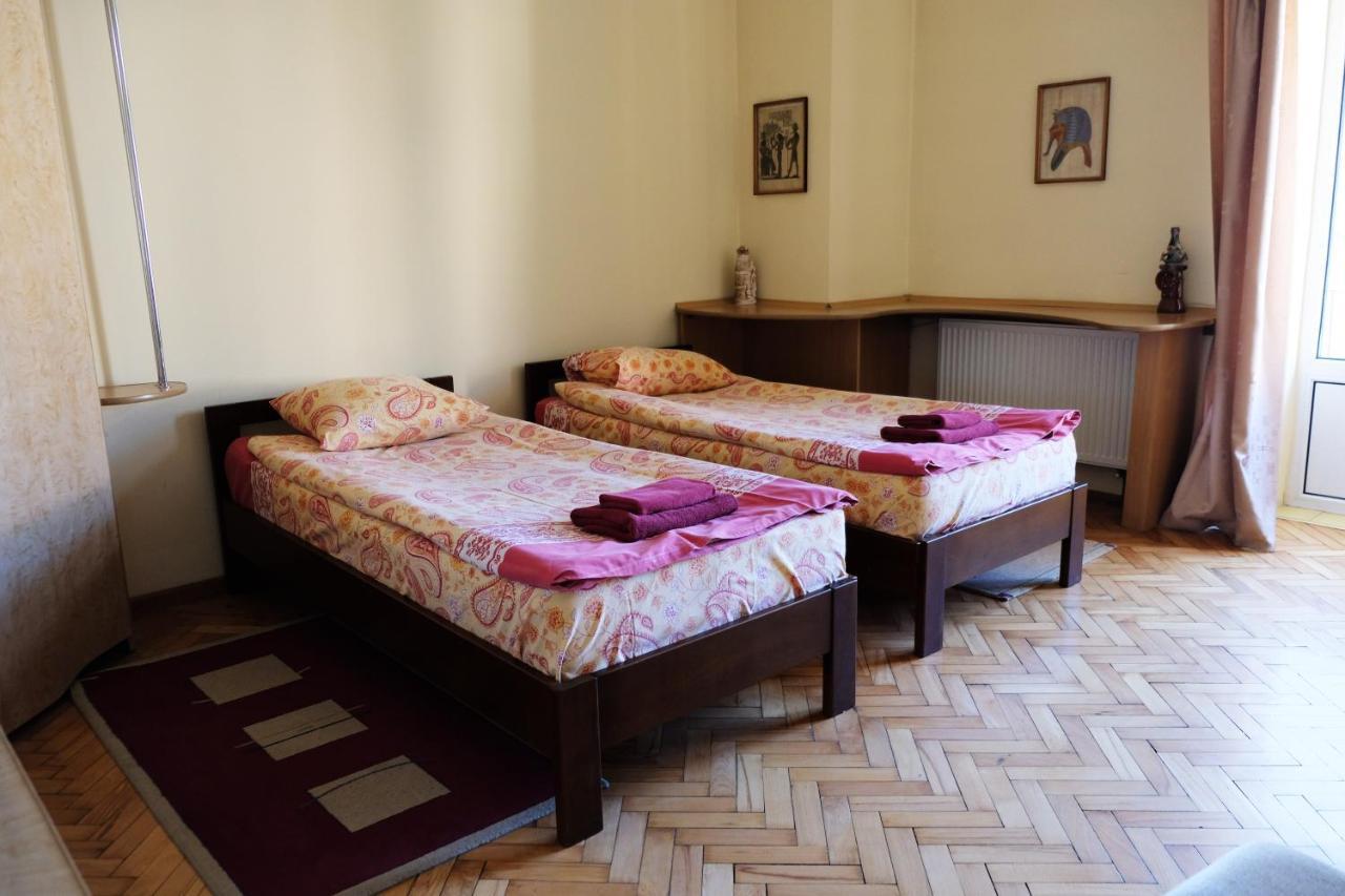 Apartment On Svobody Avenue Lviv Exterior photo